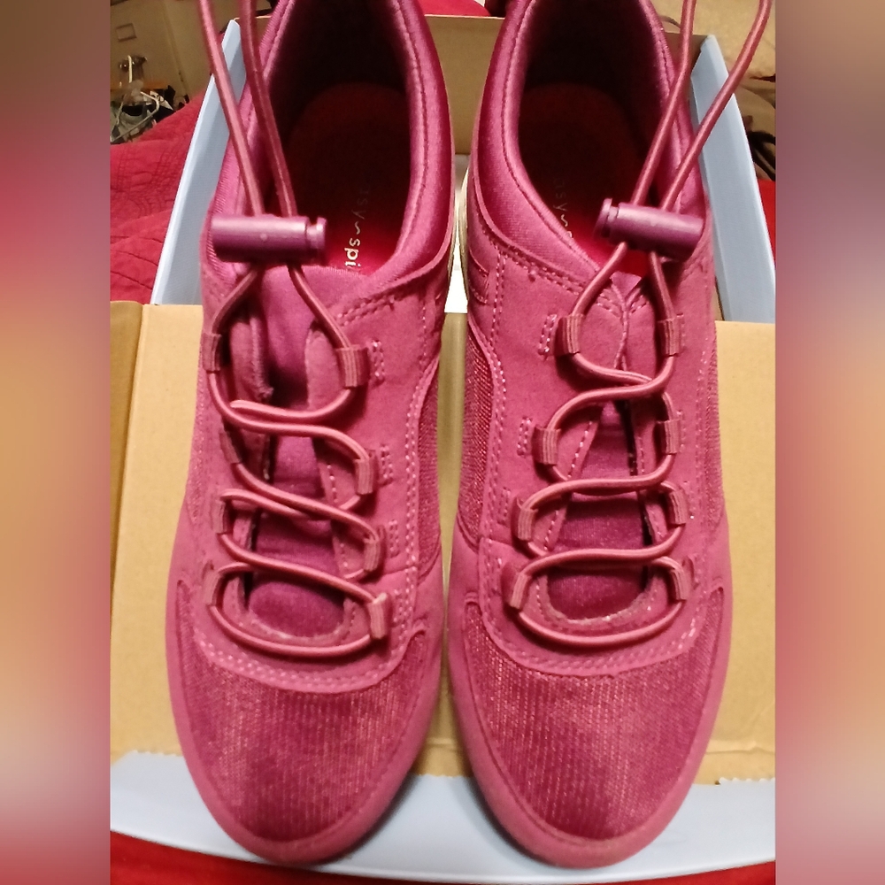 Magenta EZ Spirit Sneakers with water repellent Material and no tie strings